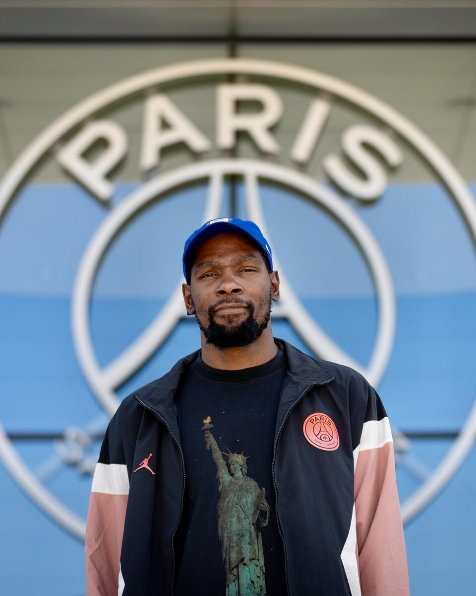 小苍解说视频-冲刺阶段巴黎圣日耳曼战术微调——CBA季后赛节点到来，气氛紧张，团队化学反应显著的简单介绍